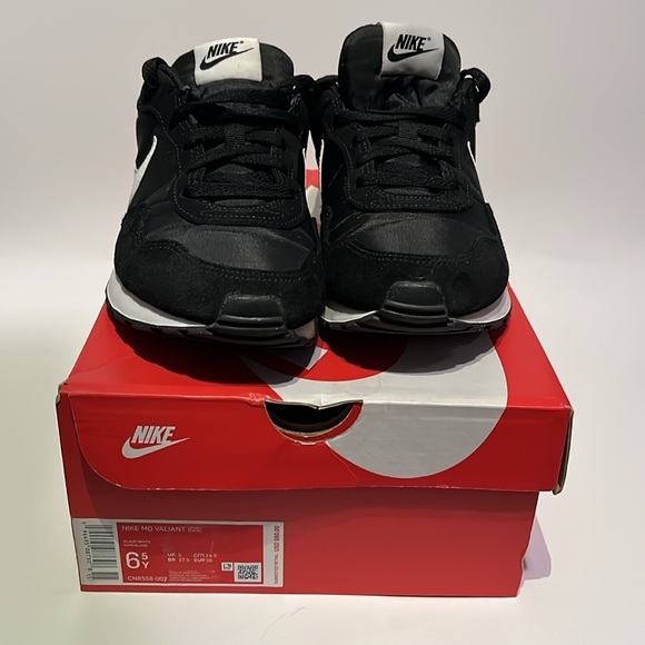 Nike MD Valiant GS with the Box - Picture 8 of 8